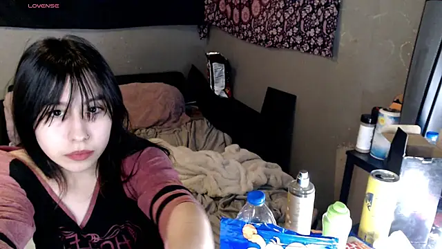 London Ray online show from December 4, 2025, 8:12 am