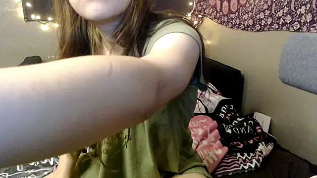 Snapshot of London_Ray chatting on July 2, 2026, 10:05 pm London Ray online show from July 2, 2026, 10:05 pm