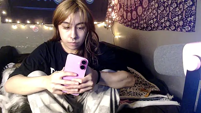 Snapshot of London_Ray chatting on July 11, 2026, 10:44 pm London Ray online show from July 11, 2026, 10:44 pm