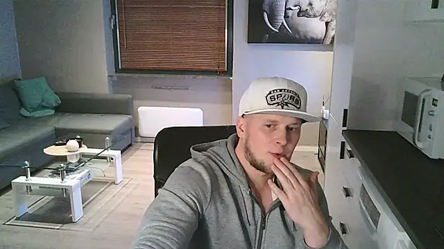 Dartanjanas13 online show from November 13, 2025, 7:57 pm