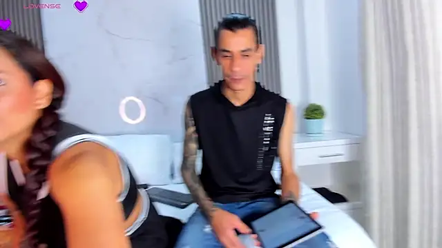 Snapshot of JackAndRosse_ chatting on June 15, 2026, 1:24 pm JackAndRosse online show from June 15, 2026, 1:24 pm