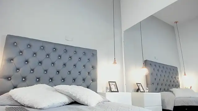 ScarlettGonzalez  online show from October 15, 2025, 12:49 pm