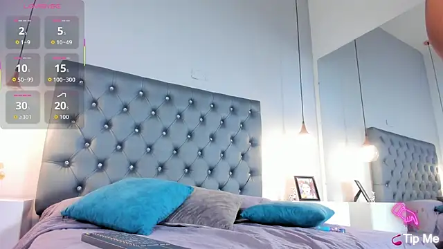 ScarlettGonzalez  online show from October 31, 2025, 12:06 pm