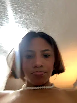 Nia Desire online show from November 18, 2025, 5:12 am