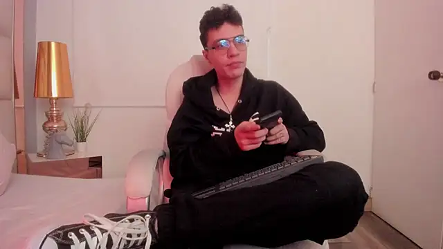 dark sun302 online show from November 12, 2025, 9:36 pm