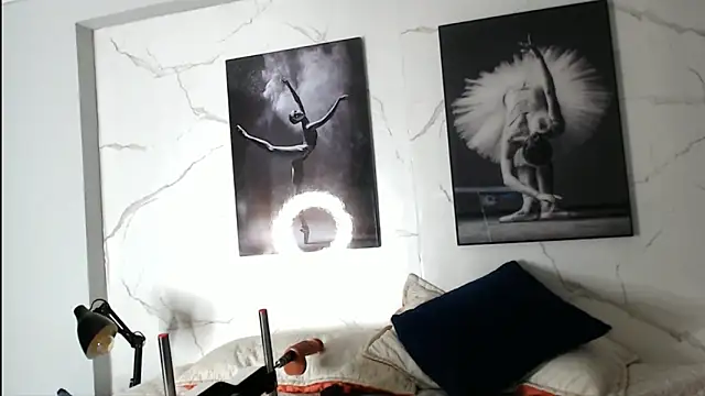 Evaa 18 online show from December 22, 2025, 5:43 pm