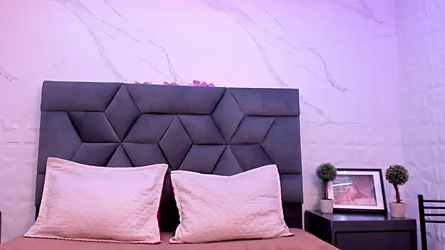 Snapshot of Maia_Park chatting on November 14, 2025, 11:42 am Maia Park online show from November 14, 2025, 11:42 am