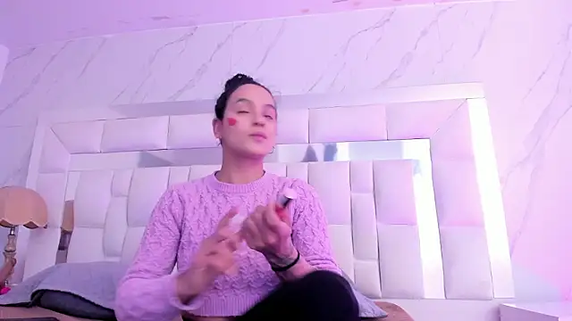 Snapshot of Maia_Park chatting on February 20, 2026, 11:43 am Maia Park online show from February 20, 2026, 11:43 am