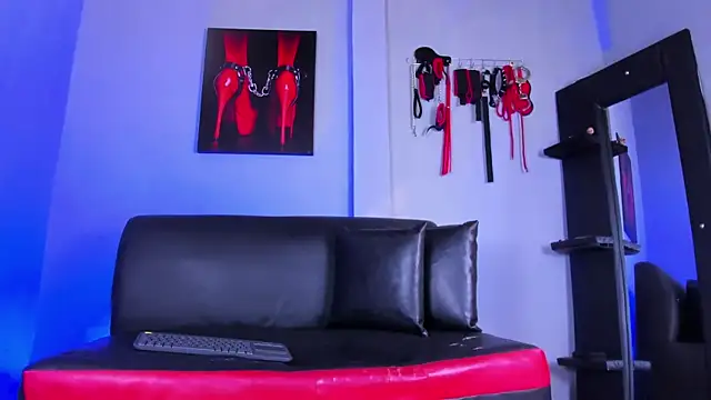 isabellestone online show from September 23, 2025, 8:12 pm