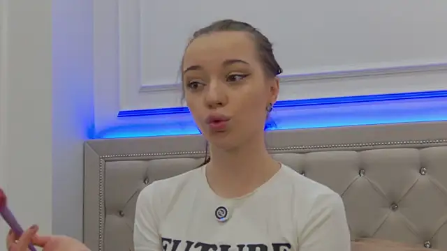 ZoeyNeal online show from March 20, 2026, 1:49 pm