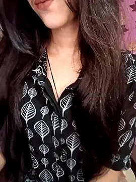 Queen Pooja7 online show from September 17, 2025, 5:03 pm