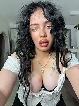 Hannah xBaby online show from October 31, 2025, 12:06 pm