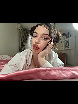 Hannah xBaby online show from November 12, 2025, 8:37 am