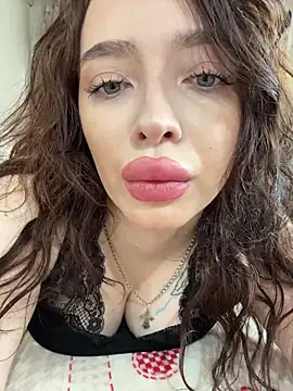 Hannah xBaby online show from December 18, 2025, 8:42 am