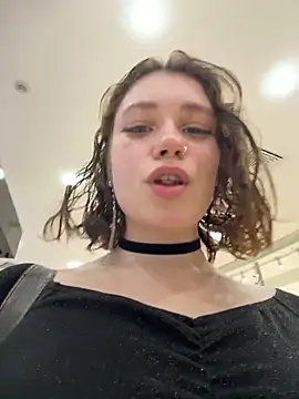 lucy-joy online show from October 20, 2025, 11:21 am