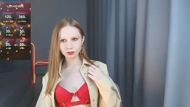 FoxyMira online show from December 5, 2025, 1:42 pm