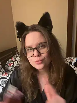 MariaMirabella online show from October 31, 2025, 8:10 pm