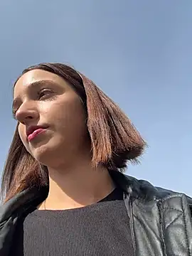 DollyTall online show from October 6, 2025, 8:12 am