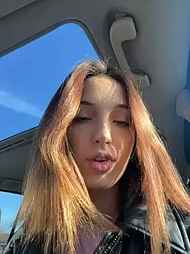 DollyTall online show from November 19, 2025, 9:42 am