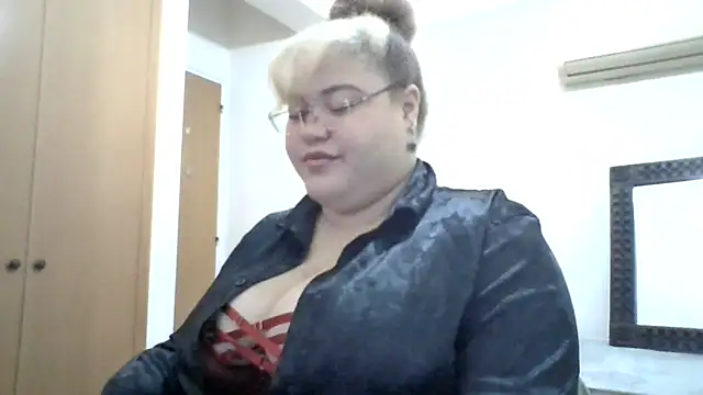 Snapshot of GoddessMocha chatting on September 25, 2025, 1:04 pm GoddessMocha online show from September 25, 2025, 1:04 pm