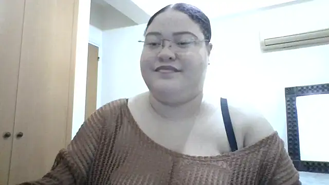 Snapshot of GoddessMocha chatting on October 19, 2025, 10:10 pm GoddessMocha online show from October 19, 2025, 10:10 pm
