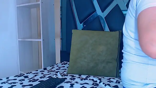 karla sexy21 online show from November 17, 2025, 4:18 am