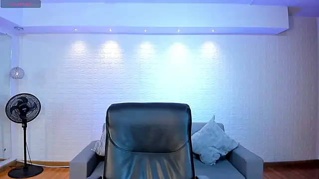 AidaJones online show from November 5, 2025, 11:21 am