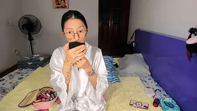 Anais lux online show from April 8, 2026, 11:27 pm