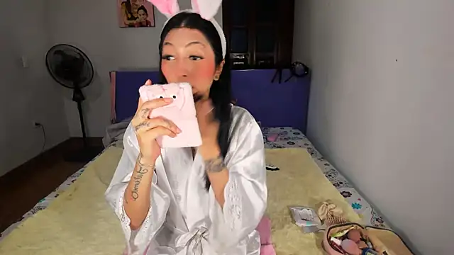 Anais lux online show from May 5, 2026, 12:07 am