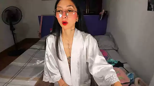 Anais lux online show from May 16, 2026, 12:40 am