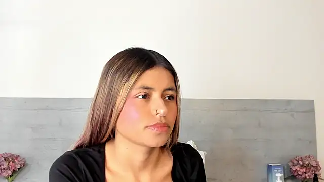 sunnyWhitee online show from March 17, 2026, 7:17 pm