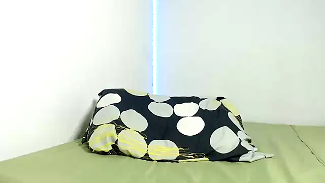 IsaXander743 online show from October 2, 2025, 2:51 am