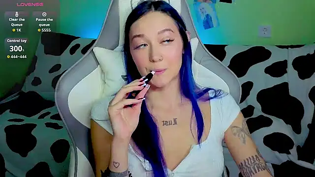 Im suka online show from October 13, 2025, 2:44 am