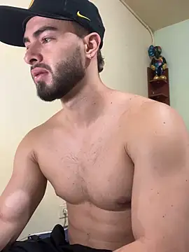 MaxDell online show from November 30, 2025, 8:35 pm