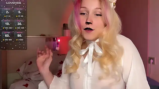  Annabel Myr  online show from October 31, 2025, 4:08 pm