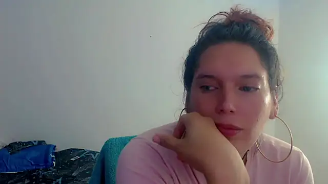 samanthaa hot  online show from January 5, 2026, 10:57 pm