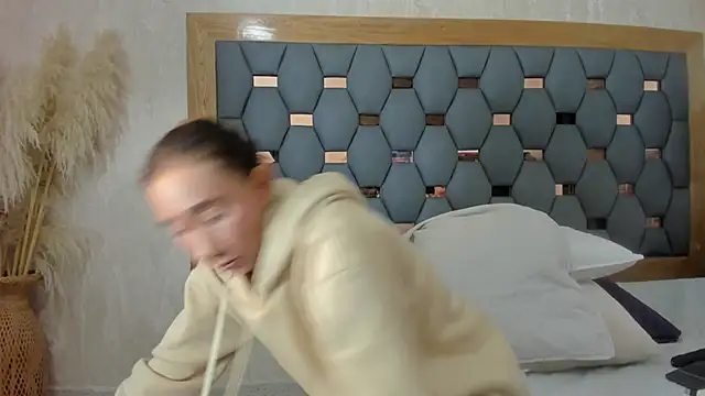 Snapshot of crystal_sm chatting on October 6, 2025, 3:04 am crystal sm online show from October 6, 2025, 3:04 am