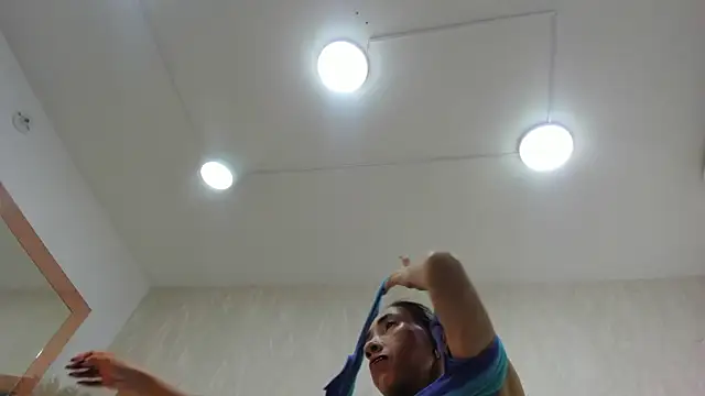 crystal sm online show from April 21, 2026, 3:02 am