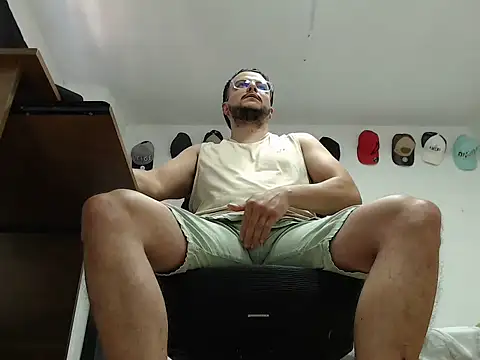 cloudsxxx online show from January 14, 2026, 3:06 pm