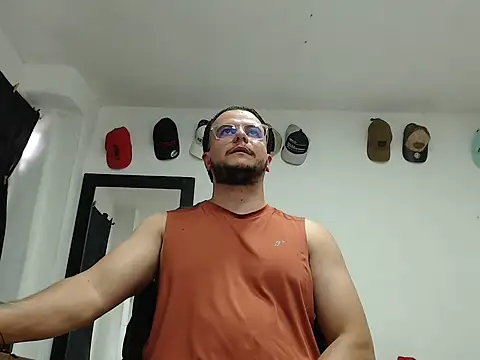 cloudsxxx online show from February 17, 2026, 9:32 pm