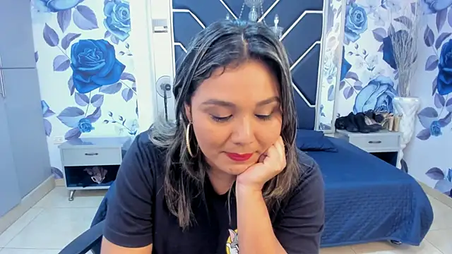 LatinaHoleQueen online show from September 24, 2025, 2:31 pm