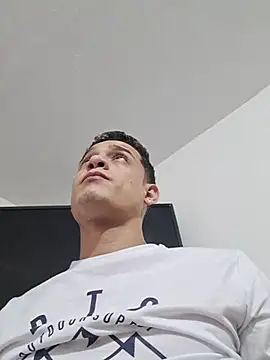 Snapshot of Ethanho0t chatting on October 29, 2025, 12:18 pm Ethanho0t online show from October 29, 2025, 12:18 pm