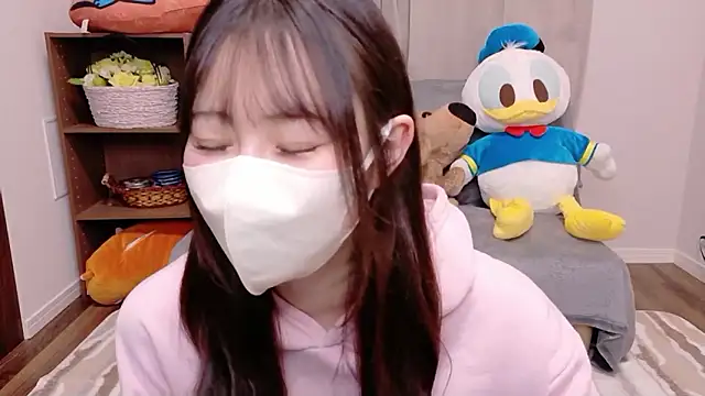 MOEMOE-Q online show from October 14, 2025, 3:24 pm