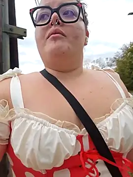 nuttiebuddy1 online show from October 31, 2025, 7:26 pm