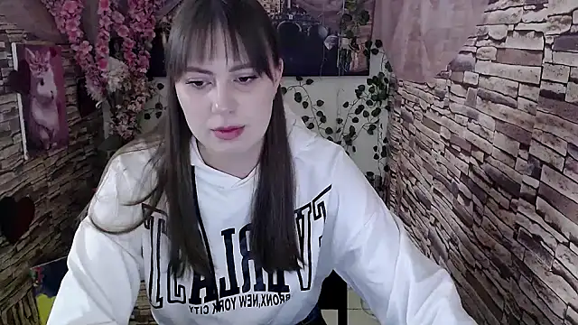 Amanda Bright  online show from October 6, 2025, 6:44 am