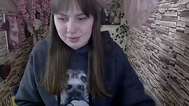 Amanda Bright  online show from October 11, 2025, 11:09 am