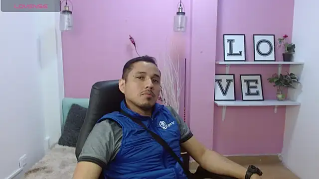 ColombiaStrip online show from October 2, 2025, 3:19 pm