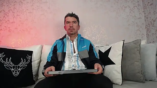 JuanKFit 45 online show from November 10, 2025, 1:43 pm