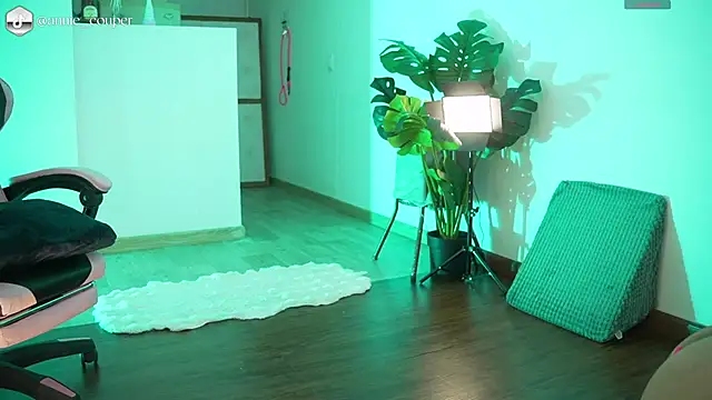 AnnieCouperr online show from March 17, 2026, 7:50 pm