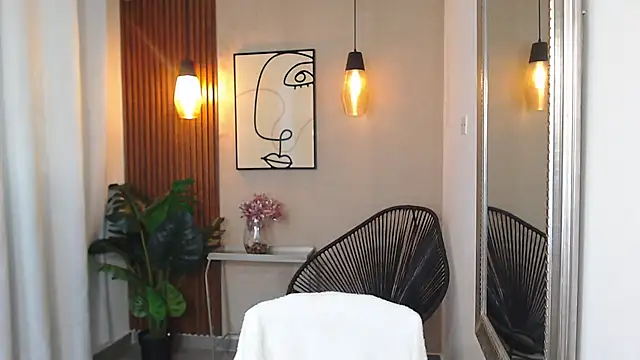 Lia Mar  online show from April 16, 2026, 6:30 pm